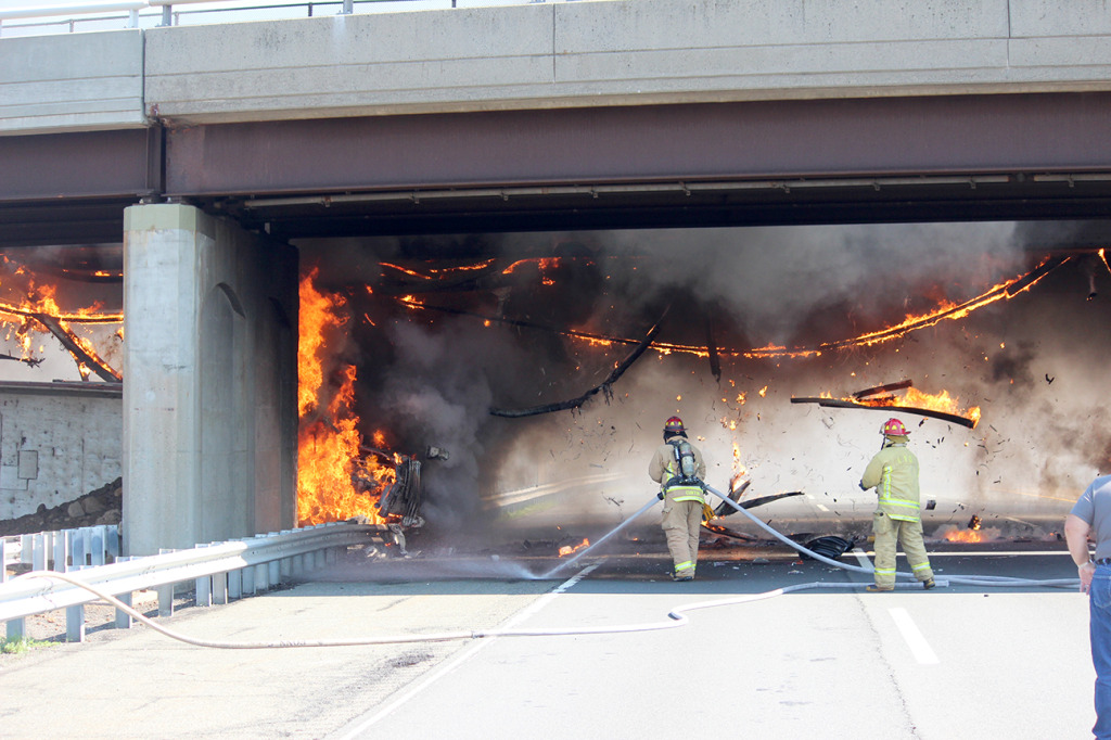 Photo by Mathew Pribish, Linden Fire Department.