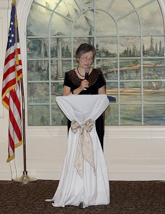 (above) Kenilworth Senior Citizens President and Master of Ceremonies Toni Sosnosky