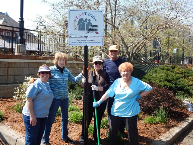 (above l-r) Rake and Hoe Members Jeanie Pelikan, Kay Cross, Beth Hanscom, Richard Pelikan and Alice Cowell. Not in photo is Mary Foley Smith who also helped to clean the garden.